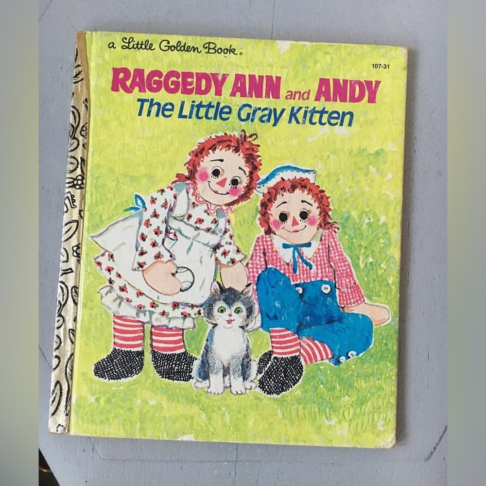 1975 Little G O L D E N Book- Raggedy A N N and Andy Little Grey K I T T E N
